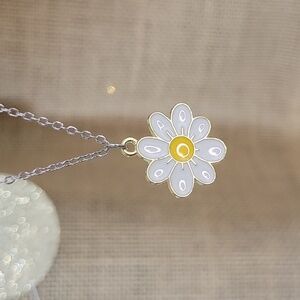 🔥LAST ONE🔥 DAISY CHARM NECKLACE